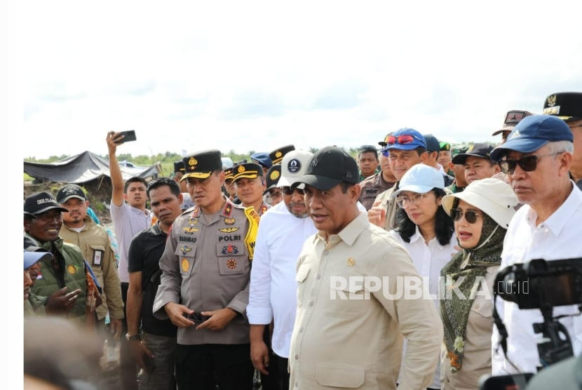 Menteri Pertanian Republik Indonesia, H. Andi Amran Sulaiman melakukan peninjauan untuk melihat progres cetak sawah.