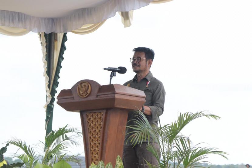 Menteri Pertanian Republik Indonesia (Mentan RI), Syahrul Yasin Limpo dan Gubernur Kepulauan Bangka Belitung (Babel) Erzaldi Rosman meninjau program Food Estate di Kepulauan Babel. 