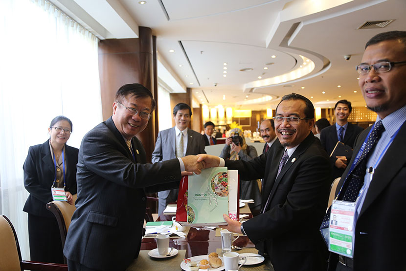 Menteri Pertanian RI Suswono dan Menteri Pertanian Taiwan Bao-Ji Chen di Beijing, Jumat (19/9).
