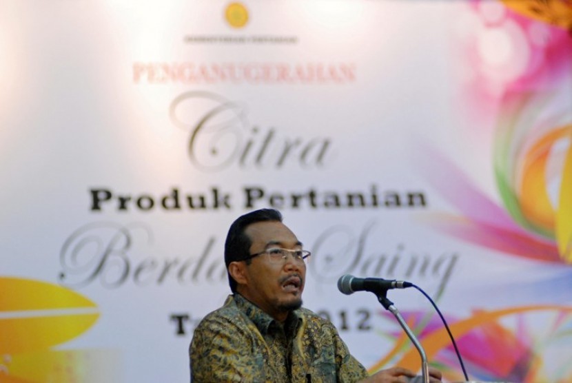 Menteri Pertanian, Suswono memberikan paparan saat acara penganugerahan citra produk pertanian berdaya saing di Jakarta, Senin (17/12)
