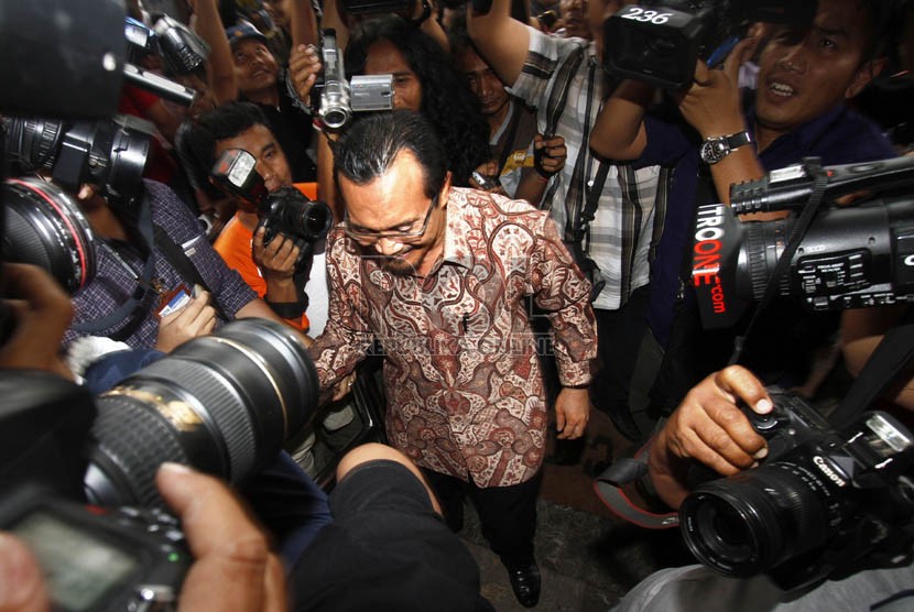  Menteri Pertanian Suswono memenuhi panggilan pemeriksaan di Gedung Komisi Pemberantasan Korupsi (KPK), Jakarta, Senin (18/2).  (Republika/Adhi Wicaksono)