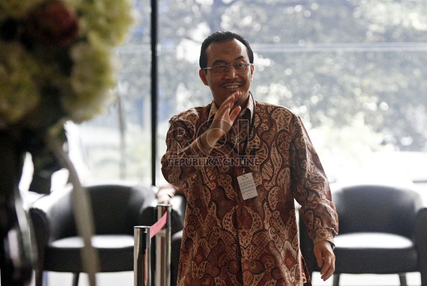  Menteri Pertanian Suswono memenuhi panggilan pemeriksaan di Gedung Komisi Pemberantasan Korupsi (KPK), Jakarta, Senin (18/2).  (Republika/Adhi Wicaksono)