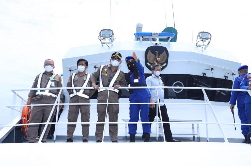 Menteri Pertanian Syahrul Yasin Limpo memimpin patroli laut di perairan Jakarta Utara, Kamis (25/11). 