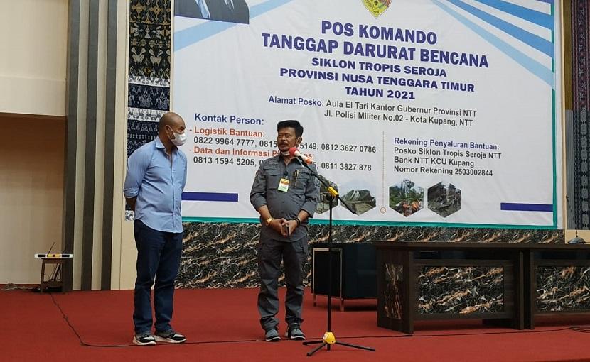 Menteri Pertanian Syahrul Yasin Limpo (Mentan SYL) berkunjung ke Kupang, Nusa Tenggara Timur (NTT) guna meninjau lokasi yang terdampak bencana alam akibat badai tropis seroja dan sekaligus menyerahkan bantuan sembako 20 truk dan sarana pertanian.