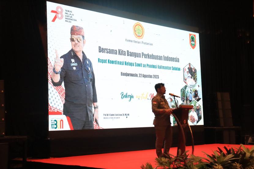 Menteri Pertanian Syahrul Yasin Limpo (Mentan SYL) dalam Rapat Koordinasi (Rakor) Membangun Perkebunan Sawit se Kalimantan Selatan di Banjarmasin, Selasa malam (22/8/2023).