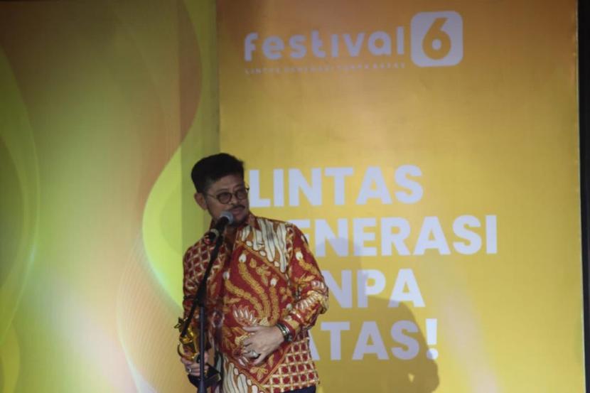 Menteri Pertanian Syahrul Yasin Limpo (Mentan SYL) dianugerahi penghargaan Lintas Generasi Award Festival6.