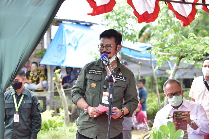 Menteri Pertanian Syahrul Yasin Limpo (Mentan SYL) melakukan kunjungan kerja ke Kabupaten Bulukumba, Sulawesi Selatan (Sulsel) guna meresmikan penggilingan padi atau Rice Milling Unit (RMU) bantuan Kementerian Pertanian (Kementan) dan menggelontor bantuan, Ahad (29/11).