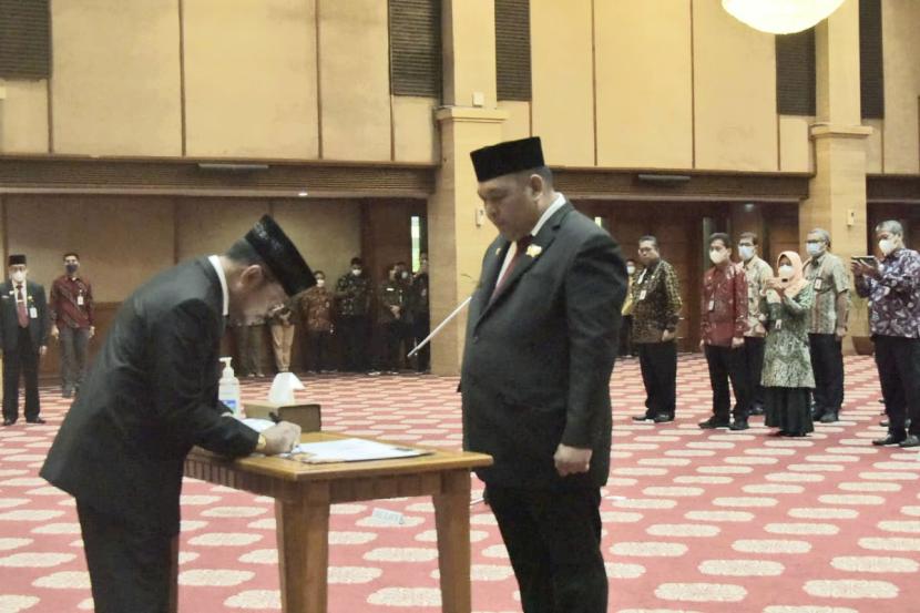 Menteri Pertanian Syahrul Yasin Limpo (Mentan SYL) melantik Andi Nur Alam Syah menjadi Direktur Jenderal, Perkebunan, Jumat (1/7/2022).