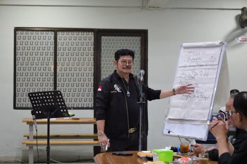 Menteri Pertanian Syahrul Yasin Limpo meminta para penyuluh di Sulawesi Selatan untuk menjadi pejuang dan garda terdepan dalam meningkatkan produktivitas di saat musim kemarau panjang atau el nino 2023.