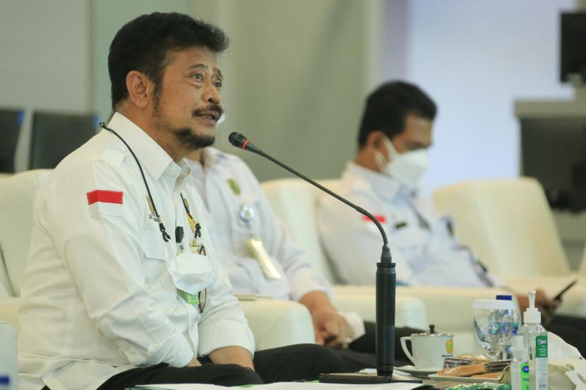  Menteri Pertanian Syahrul Yasin Limpo (Mentan SYL) meminta para kepala daerah untuk membantu dalam mempercepat penyerapan Kredit Usaha Rakyat (KUR) pertanian.