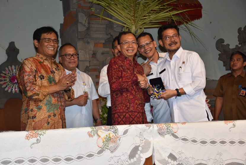 Menteri Pertanian Syahrul Yasin Limpo (Mentan SYL) menandatangani nota kesepahaman dengan Gubernur Bali terkait Program Sapi Kerbau Komoditas Andalan Negeri