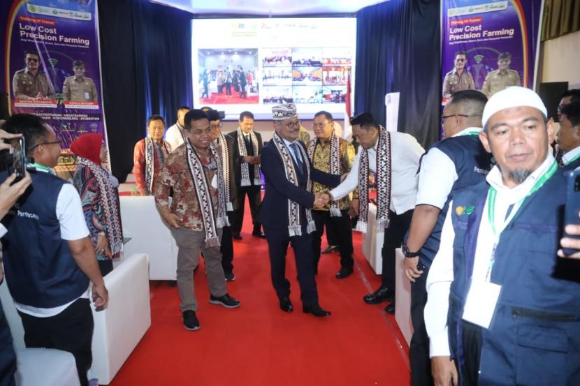Menteri Pertanian Syahrul Yasin Limpo (Mentan SYL) mendorong generasi milenial di Provinsi Lampung untuk segera mengembangkan inovasi usaha tani sebagai bekal masa depan menuju pertanian maju, mandiri dan modern.