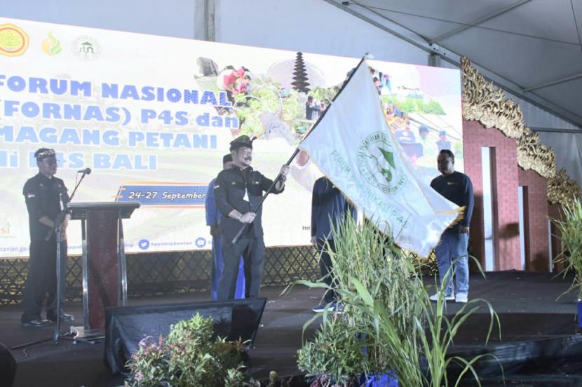 Menteri Pertanian Syahrul Yasin Limpo (Mentan SYL) mendorong petani khususnya yang tergabung di Pusat Pelatihan Pertanian dan Perdesaan Swadaya (P4S) terapkan smartfarming hingga pelosok desa.