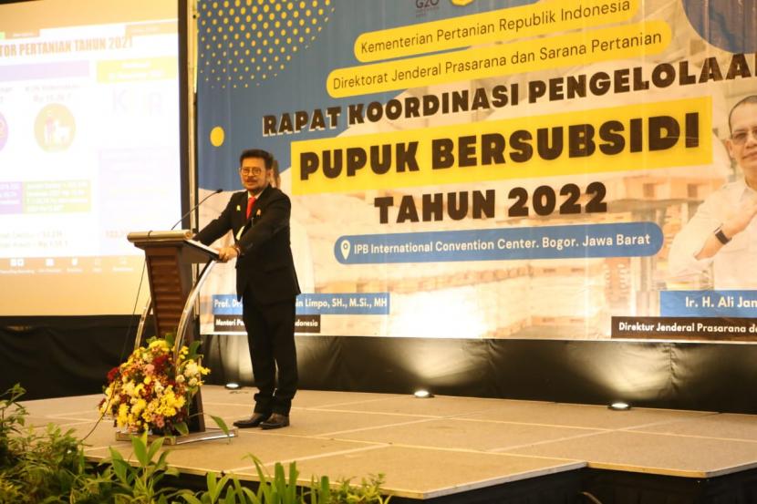 Menteri Pertanian Syahrul Yasin Limpo (Mentan SYL) menegaskan ada beberapa alasan diterbitkannya Peraturan Menteri Pertanian (Permentan) Nomor 10 Tahun 2022 tentang Tata Cara Penetapan Alokasi dan Harga Eceran Tertinggi Pupuk Bersubsidi Sektor Pertanian.