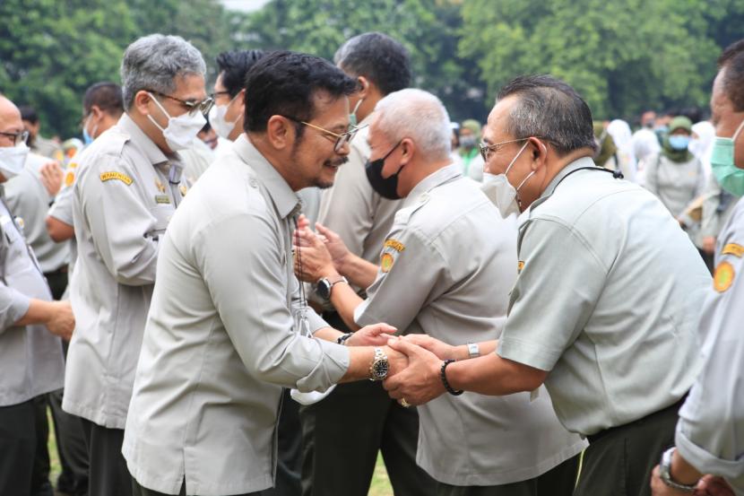 Menteri Pertanian Syahrul Yasin Limpo (Mentan SYL) menggelar apel pagi bersama di lapangan utama Kementan, Senin (9/5/2022).