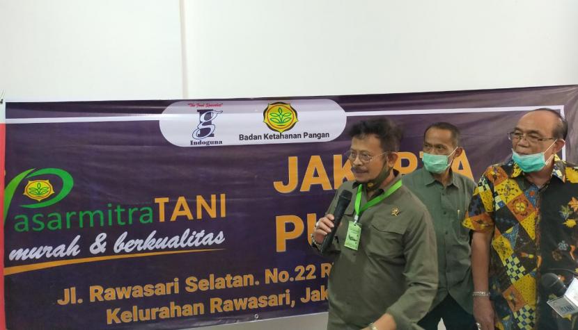 Menteri Pertanian Syahrul Yasin Limpo pada saat meresmikan dua Toko Mitra Tani dan Pasar Mitra Tani di Koja (Jakut) dan Rawasari (Jakpus), Jakarta pada Sabtu (2/5).