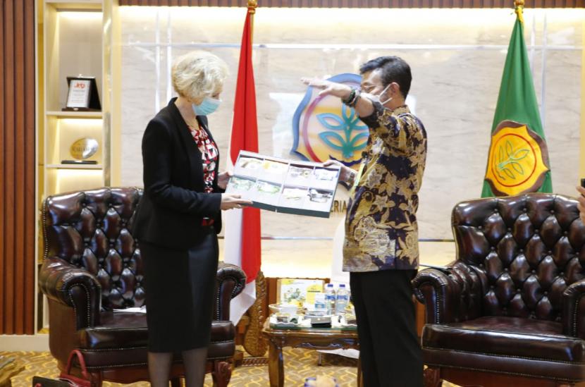 Menteri Pertanian, Syahrul Yasin Limpo saat menerima Duta Besar Rusia, di Kantor Pusat, Kementerian Pertaian, Jakarta, Jumat (21/5).
