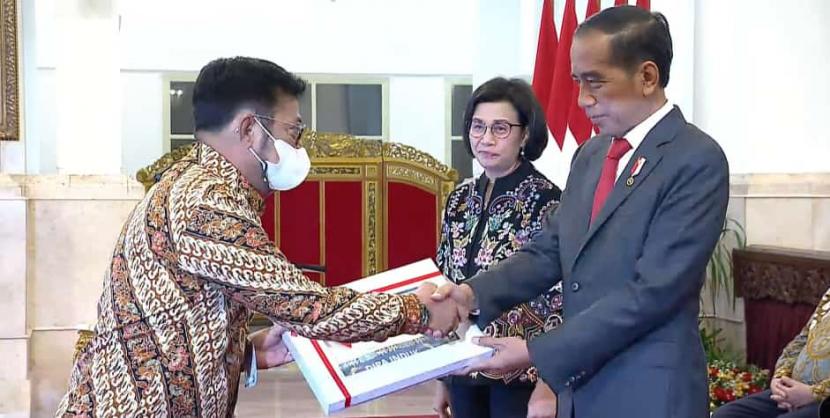 Menteri Pertanian Syahrul Yasin Limpo secara simbolis menerima DIPA 2023.