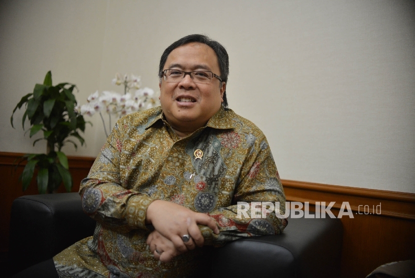  Menteri PPN/Bappenas Bambang Brodjonegoro saat ditemui di ruang kerjanya, Jakarta, Kamis (12/5). 