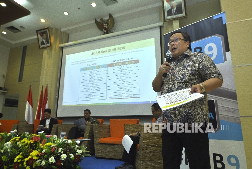 Menteri PPN/Kepala Bappenas Bambang Brodjonegoro menjelaskan paparannya saat acara diskusi Forum Merdeka Barat Sembilan di gedung Kemkoinfo, Jakarta, Sabtu (5/8). 