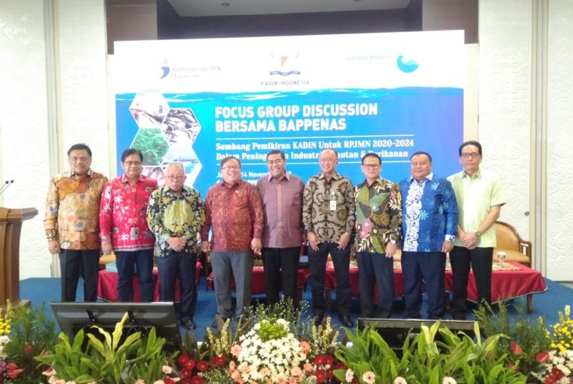 Menteri PPN/Kepala Bappenas, Prof  Bambang S Brojonegoro bersama para panelis FGD Penyusunan RPJMN 2020 - 2024 Sektor Kelautan dan Perikanan. 