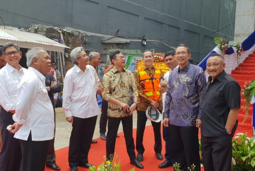 Menteri PUPR Basuki Hadimuljono saat menghadiri Topping Off pembangunan Gedung PII yang beralamat di Jalan Halimun, Jakarta Selatan, Kamis (14/2). 
