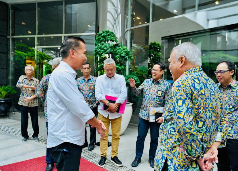 Menteri PUPR Basuki Hadimuljono usai menggelar pertemuan dengan Penjabat Gubernur Jabar Bey Triadi Machmudin di Kantor PUPR, Jakarta, Rabu (28/2/2024).