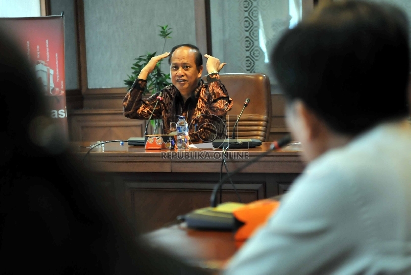  Menteri Riset, Teknologi, dan Pendidikan Tinggi (Menristek Dikti) Mohamad Nasir saat diskusi kick-Off Hari Kebangkitan Teknologi Nasional (Hakteknas 20) di gedung BPPT, Jakarta, Kamis (26/3).