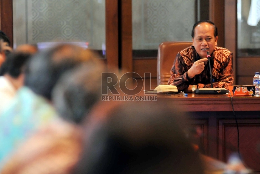 Menteri Riset, Teknologi, dan Pendidikan Tinggi (Menristek Dikti) Mohamad Nasir saat diskusi kick-Off Hari Kebangkitan Teknologi Nasional (Hakteknas 20) di gedung BPPT, Jakarta, Kamis (26/3). 