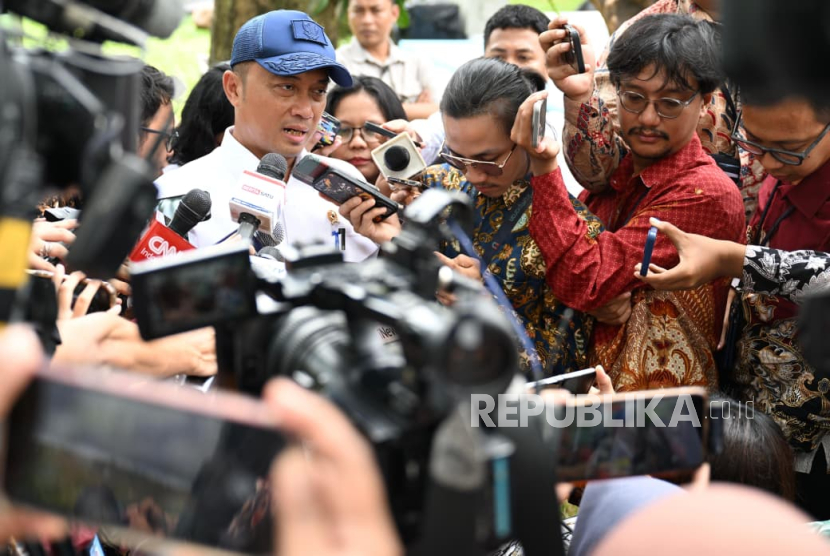 Menteri Sekretaris Negara (Mensesneg) Prasetyo Hadi di halaman Istana Merdeka, Jakarta Pusat, Kamis (14/8/2025).