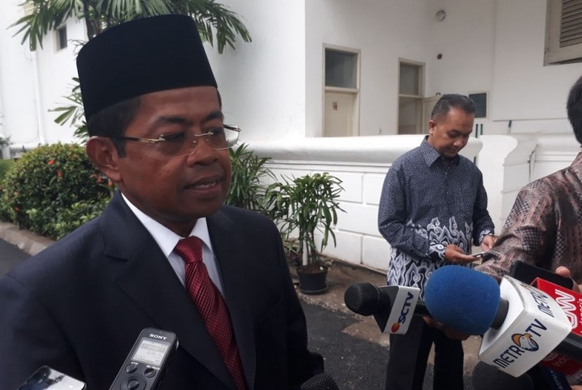 Menteri Sosial Idrus Marham memberika  keterangan pers usai pelantikannya di Istana Negara, Rabu (17/1). 