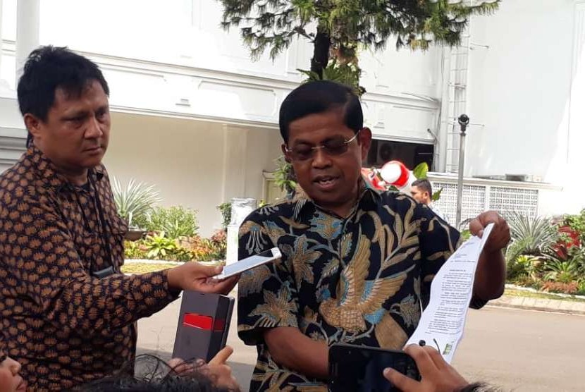 Social Affairs Minister Idrus Marham visits State Palace, Jakarta, on Friday.
