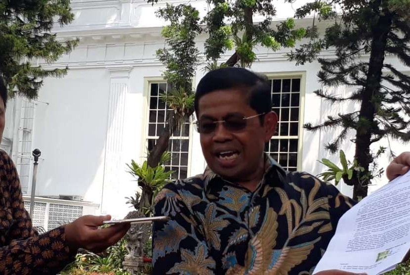 Golkar Party politician Idrus Marham visits State Palace to submit his resignation as social affairs minister, Jakarta, on Friday.