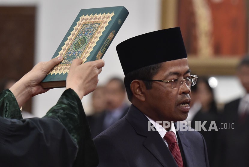 Menteri Sosial Idrus Marham mengucapkan sumpah jabatan saat pelantikan di Istana Negara, Jakarta, Rabu (17/1).