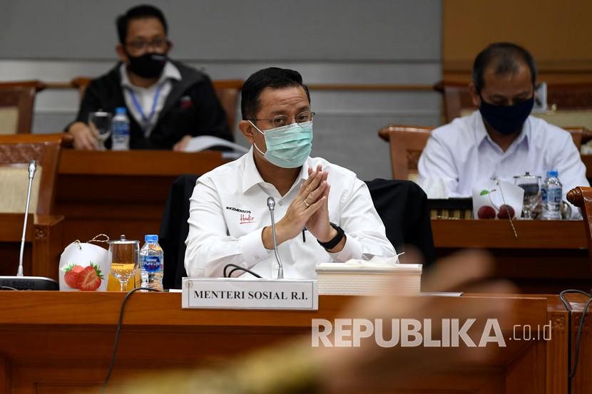 Menteri Sosial Juliari Batubara mengikuti rapat kerja bersama Komisi VIII DPR di Kompleks Parlemen Senayan, Jakarta, Rabu (24/6/2020). Rapat kerja tersebut membahas pembicaraan pendahuluan RAPBN Tahun Anggaran 2021, RKP 2021 dan evaluasi kinerja Kemensos tahun 2020. 