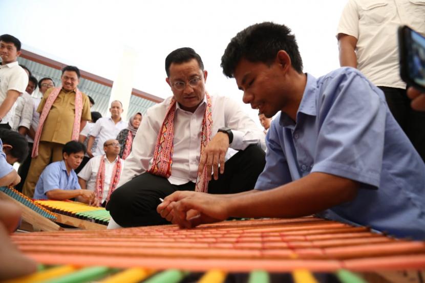 Menteri Sosial Juliari P Batubara memastikan jajarannya memperkuat aspek keadilan dan persamaan hak kepada penyandang difabel. 