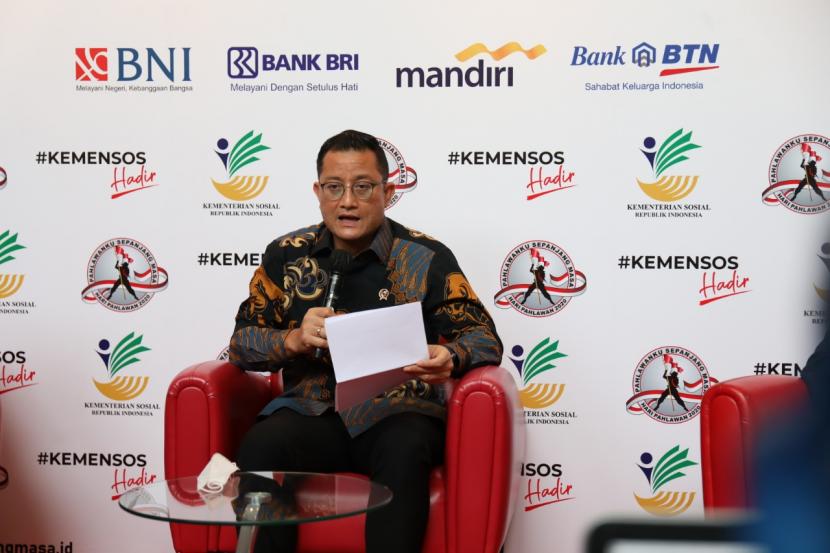 Menteri Sosial Juliari P. Batubara menyatakan menghormati proses hukum terhadap sejumlahnya pejabatnya yang terjerat OTT KPK.
