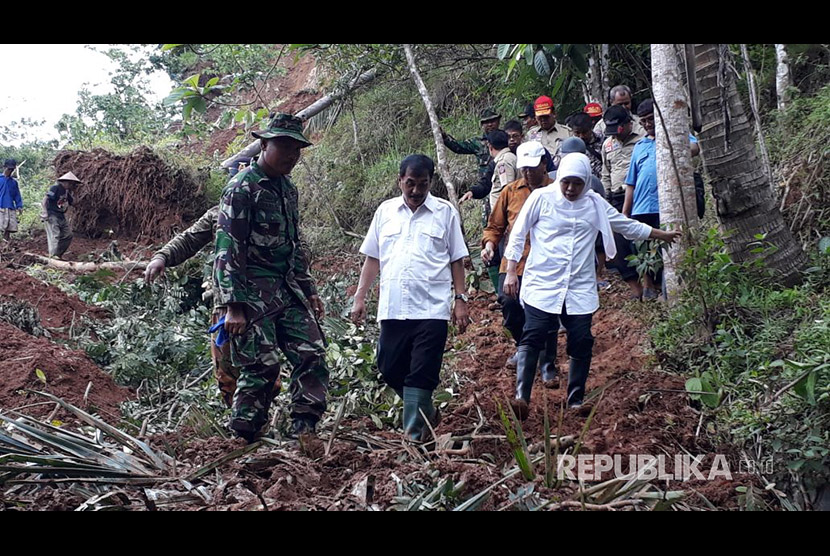 Menteri Sosial Khofifah Indar Parawansa mendatangi lokasi bencana / Ilustrasi