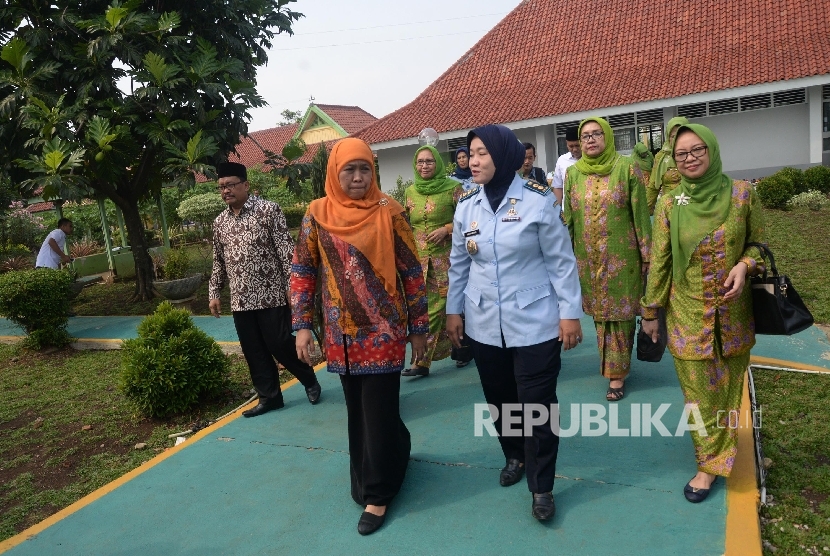 Menteri Sosial Khofifah Indar Parawansa saat Silaturahmi Amaliah di Lapas Anak Wanita Klas IIB kota Tangerang, Banten, Senin (12/6)