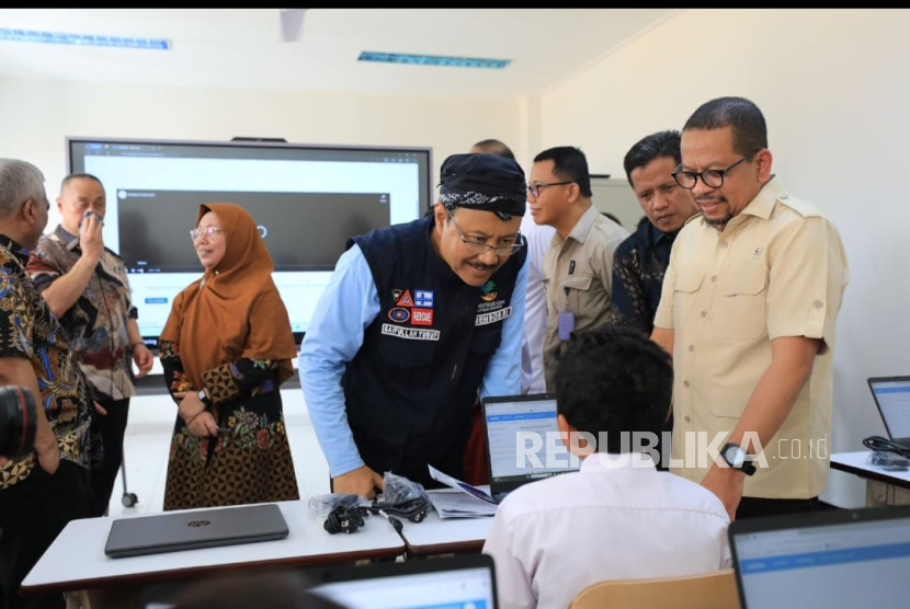 Menteri Sosial Saefullah Yusuf