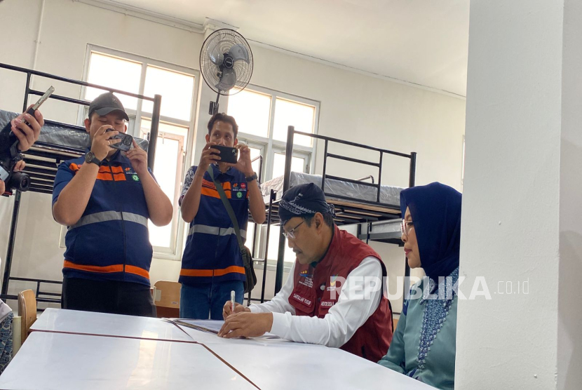 Menteri Sosial, Saifullah Yusuf Ketika Meninjau Asrama Sekolah Rakyat di Sentra Abiyoso, Kota Cimahi, Jawa Barat.