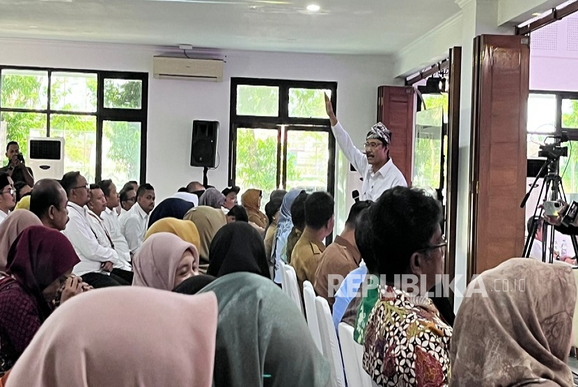 Menteri Sosial Saifullah Yusuf saat menyampaikan pentingnya melaksanakan tiga mandat prioritas Presiden Prabowo Subianto, Selasa (9/9/2025).