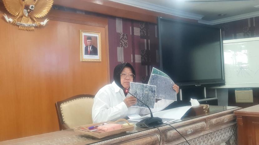 Menteri Sosial Tri Rismaharini di kantor Kemensos, Kamis (18/11). Risma membantah tudingan Ombudsman bahwa ada jutaan warga terpental dari PBI BPJS Kesehatan..