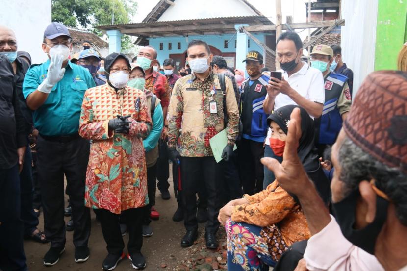 Menteri Sosial Tri Rismaharini saat mengunjungi kawasan eks lokalisasi Balong.