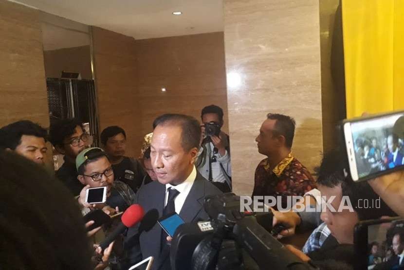 Menteri Sosial yang baru dilantik Agus Gumiwang Kartasasmita saat ditemui di Kantor DPP Golkar, Slipi, Jakarta, Jumat (24/8).