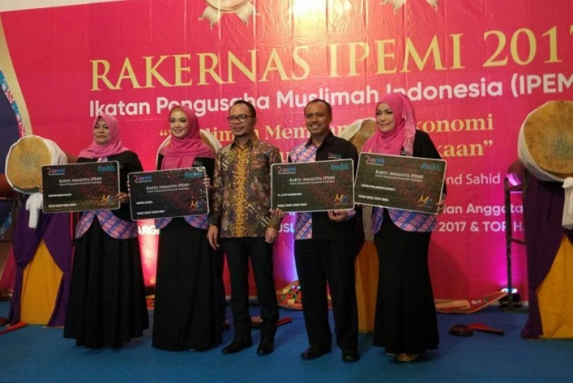 Menteri Tenaga Kerja Hanif Dhakiri menghadiri rapat kerja nasional (Rakernas) ikatan pengusaha muslimah Indonesia (Ipemi) 2017, Senin (15/5). 
