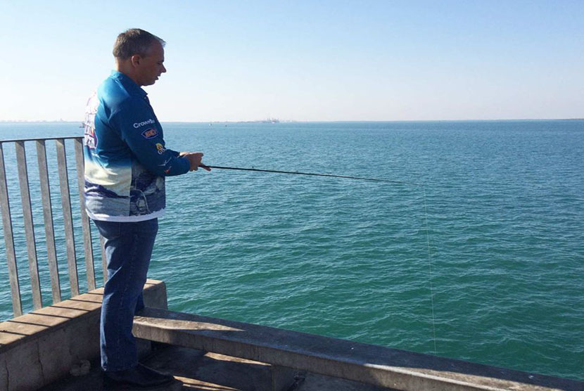 Menteri Utama NT Adam Giles membuka kompetisi dengan ikut memancing di Darwin untuk mempromosikan kawasan tersebut sebagai lokasi wisata memancing.