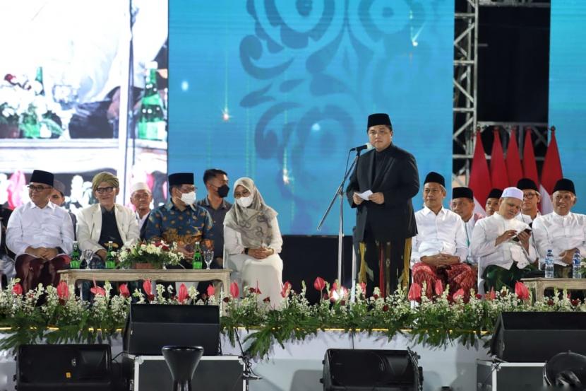 Menteri BUMN Erick Thohir saat menghadiri acara Shalawatan dan Festival Tradisi Islam Nusantara di Banyuwangi. 