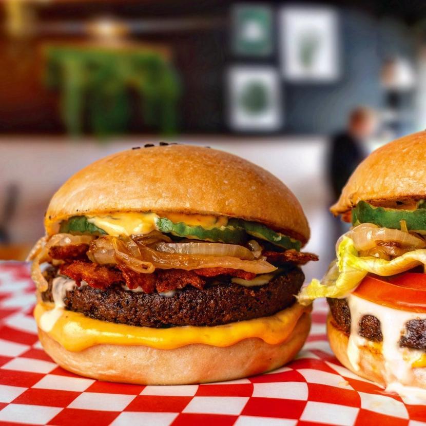 Menu andalan Kyuri Burger. Kyuri Burger ingin menjadi brand fast food dengan menu vegan yang sehat dan terjangkau.