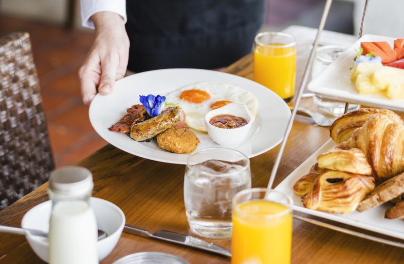 Menu sarapan di hotel (ilustrasi). Karyawan dan mantan karyawan hotel ungkap menu sarapan yang disiapkan hotel tak selalu segar.
